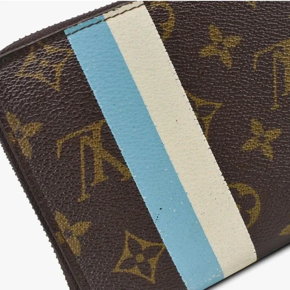 Louis Vuitton 'XL' Wallet - Picture 7 of 11